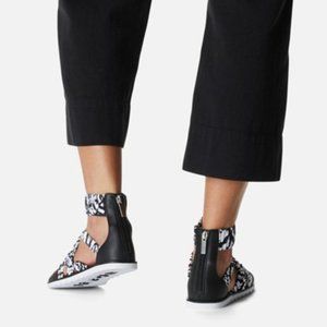 Sorel Ella II Ankle Strap Sandals Leather Flats White & Black Print Size 5.5 NEW
